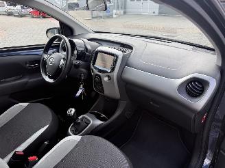Toyota Aygo 1.0 VVT-i x-nav picture 12