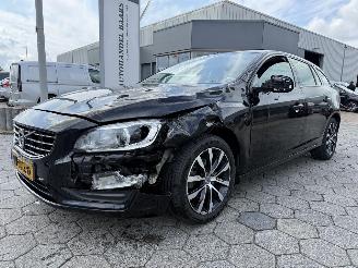 Unfallwagen Volvo V-60 1.5 T3 Polar+ Dynamic 2018/2