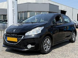 krockskadad bil auto Peugeot 208 1.2 VTi Active 2013/3