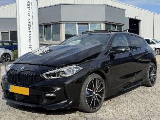 uszkodzony samochody osobowe BMW 1-serie 118i M AUTOMAAT PANO 2021/2