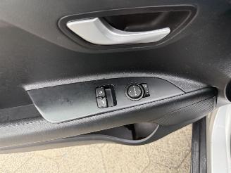 Kia Stonic 1.0 T-GDi MHEV DynamicLine picture 13