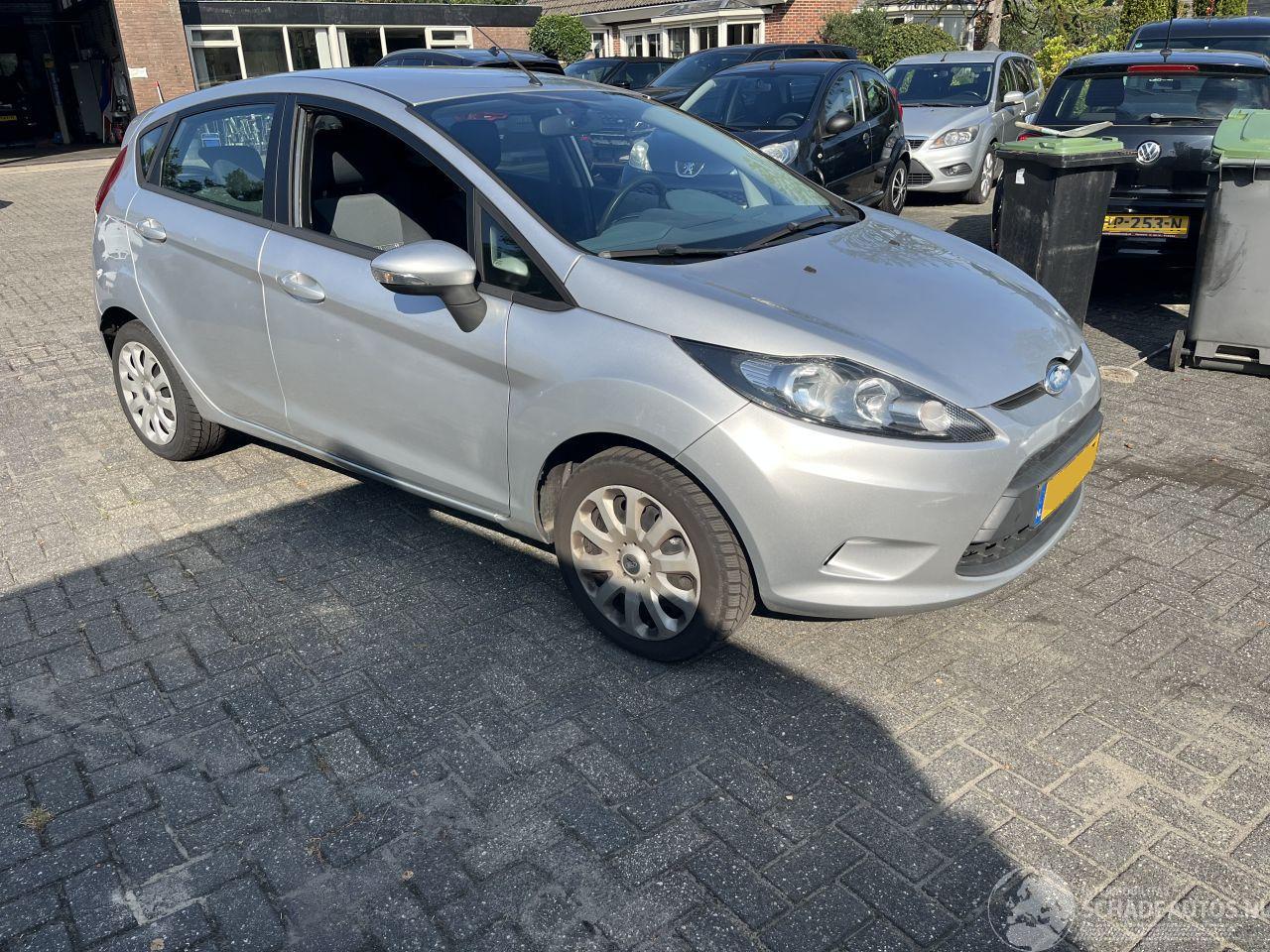 Ford Fiesta 1.2 Limited 5 deurs airco