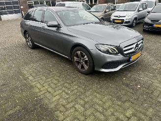 Vaurioauto  passenger cars Mercedes E-klasse E-klasse 220 d Ambition Estate automaat  Amg 2017/9