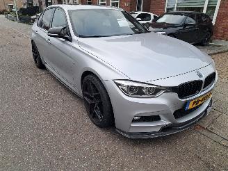 Voiture accidenté BMW 3-serie 320i high executive automaat 2017/5
