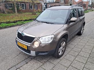damaged passenger cars Skoda Yeti 1.2tsi tour 2012/1