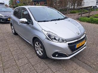 Voiture accidenté Peugeot 208 1.2 pure tech urban 40097km nap 2016/1