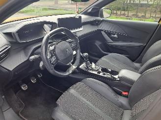 Peugeot 208 1.2 pure tech GT line picture 3