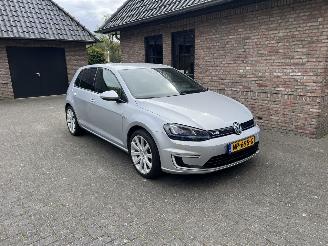 Schadeauto Volkswagen e-Golf ELEKTRISCH NAVI 2015/10