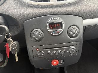 Renault Clio 1.4-16V Team Spirit AIRCO 5drs NIEUWE APK picture 15