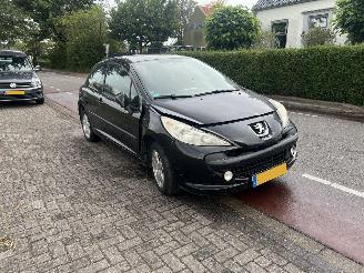 damaged passenger cars Peugeot 207 1.4 2009/3
