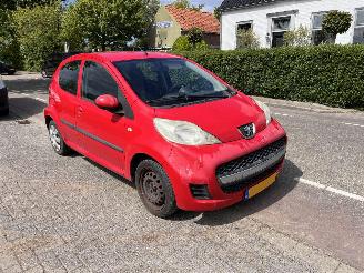 uszkodzony samochody osobowe Peugeot 107 1.0-12V 2010/6