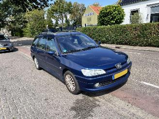 Voiture accidenté Peugeot 306 1.61 Combi 2002/2
