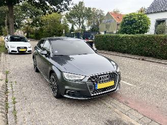 Voiture accidenté Audi A3 SPORTBACK E-TRON 2016/12