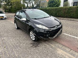 damaged passenger cars Ford Fiesta 1.25 2011/7