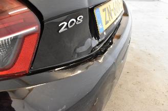 Peugeot 208 1.2 PureT. Signature picture 11