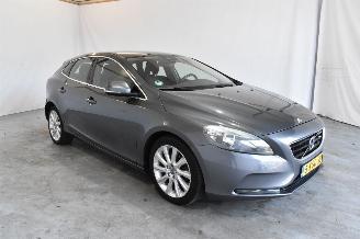 Damaged car Volvo V-40 1.6 D2 Momentum 2013/4