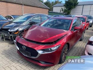 Vrakbiler auto Mazda 3 3 (BP), Sedan, 2018 2.0 SkyActiv-G 122 M Hybrid 16V 2020/9
