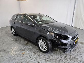 Damaged car Kia Ceed 1.0 T-GDi Dynamic Line 2022/12