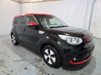 Damaged car Kia E-Soul ExecutiveLine 27 kWh 2015/11