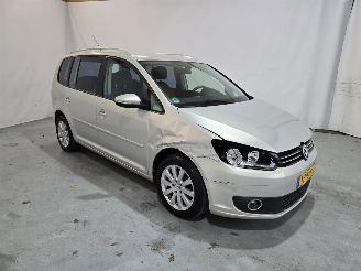 Vaurioauto  passenger cars Volkswagen Touran 2.0 TDI Highline BlueMotion 7p. 2014/5