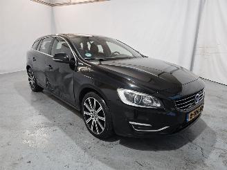Coche accidentado Volvo V-60 2.4 D6 AWD Plug-In Hybrid Summum 2014/4