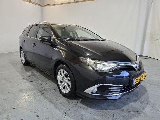 uszkodzony samochody osobowe Toyota Auris 1.8 Hybr. Executive 2018/5