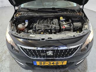Peugeot 2008 1.2 PureTech Allure picture 11
