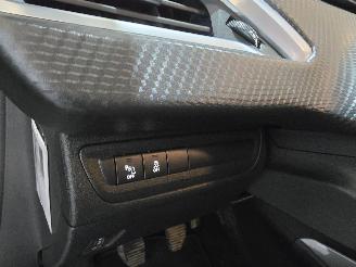 Peugeot 2008 1.2 PureTech Allure picture 22