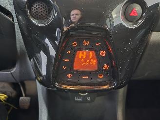 Peugeot 108 1.2 VTi Allure picture 34