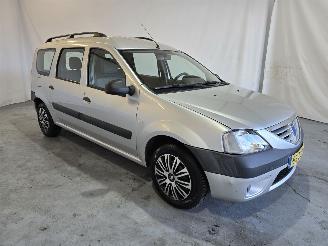 Vaurioauto  passenger cars Dacia Logan 1.6 Lauréate 2008/2