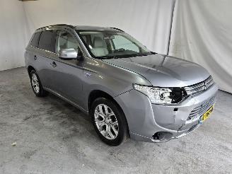 škoda osobní automobily Mitsubishi Outlander 2.0 PHEV Instyle 2014/5