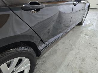 Volkswagen Passat Variant 2.0 TDI Business picture 9