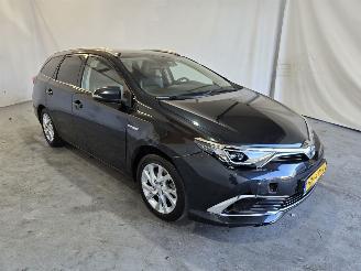 damaged passenger cars Toyota Auris Touring Sports 1.8 Hybrid Lease pro 2015/12