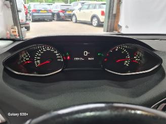 Peugeot 308 1.6 BlueHDI Blue Lease Executive Pack picture 28