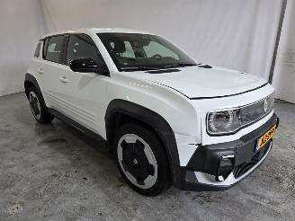 krockskadad bil auto Renault 4 comfort range evolution 52 kWh 2025/11
