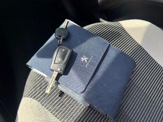 Peugeot 108 Allure Cabrio 2016 picture 25