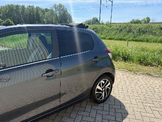 Peugeot 108 Allure Cabrio 2016 picture 11