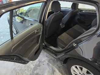 Volkswagen Golf 1.6 TDI Highline BlueMotion picture 18