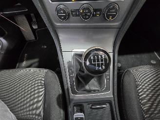 Volkswagen Golf 1.6 TDI Highline BlueMotion picture 32