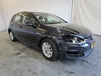 damaged passenger cars Volkswagen Golf 1.6 TDI Highline BlueMotion 2013/11