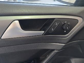 Volkswagen Golf 1.6 TDI Highline BlueMotion picture 24