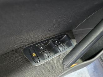 Volkswagen Golf 1.6 TDI Highline BlueMotion picture 23