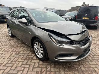 krockskadad bil auto Opel Astra 1.0 Online Ed. SPORTS TOURER 2017/8