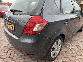 Kia Cee d 1.4 CVVT X-ecutive picture 6