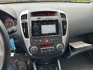 Kia Cee d 1.4 CVVT X-ecutive picture 12