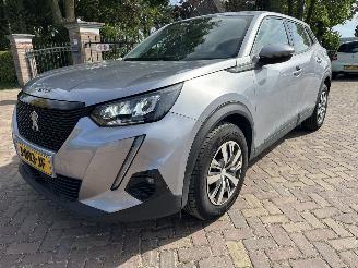 Schadeauto Peugeot 2008 1.2 PURETECH BLUE LEASE ACTIVE ECC/NAV/LMV/PDC 2020/8