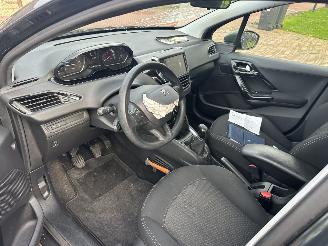 Peugeot 208 1.2 PureT. Blue Lion picture 10