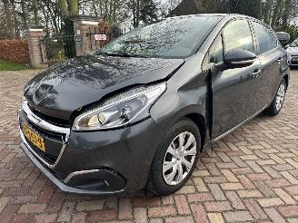 Damaged car Peugeot 208 1.2 PureT. Blue Lion 2017/6