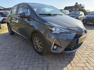 Vaurioauto  passenger cars Toyota Yaris 1.5 Hybrid Executive 2017/12