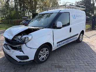 krockskadad bil bedrijf Fiat Doblo 1.3 MJ L1H1 SX 2015/9